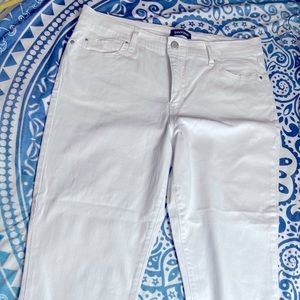 Bandilino Amy Capri white